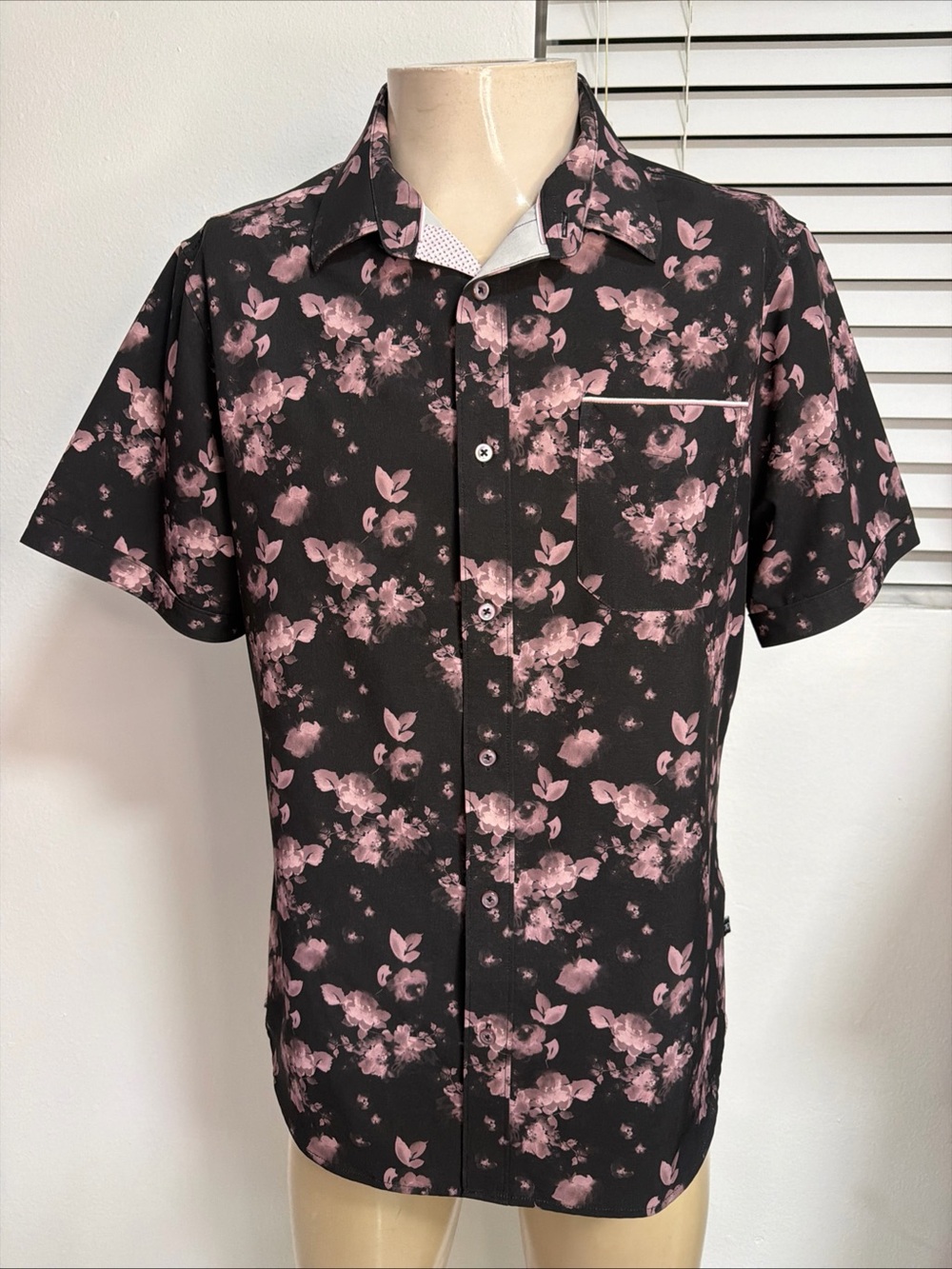 7 Diamonds Men's Black & Pink Floral Print Short Sleeve Button Down Shirt size L